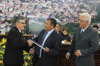 Dr. Sérgio recebe o título de cidadão de Jacarezinho